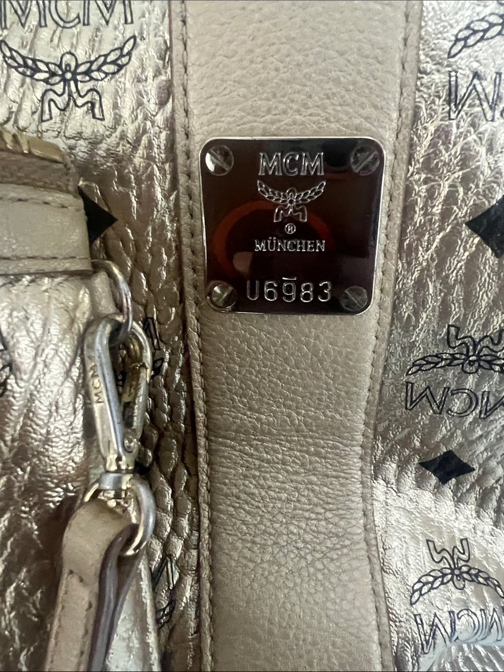 MCM Metallic Gold Logo-Print Tote Bag - Picture 2 of 13